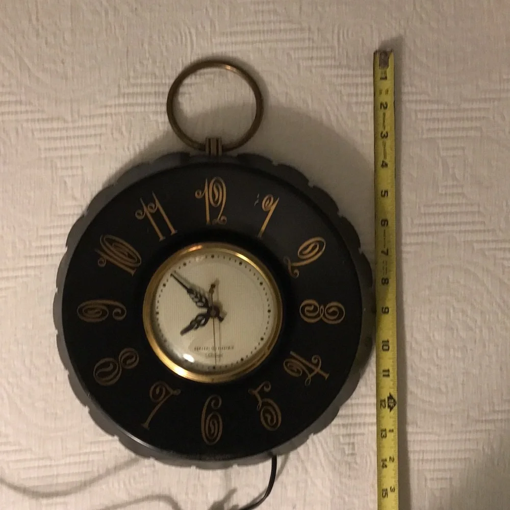 Vintage Mid Century Kitchen Clock Black & Gold Metal Tole Wear Tolewear Plug In